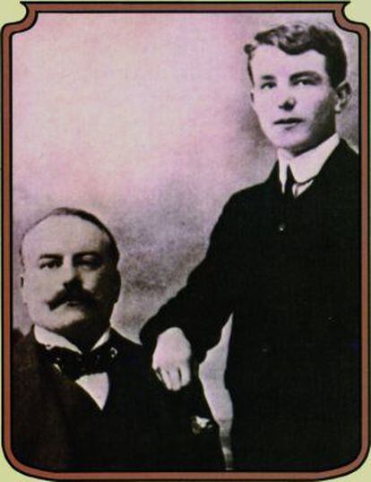 J. R. Ackerley y su padre (a la izquierda).