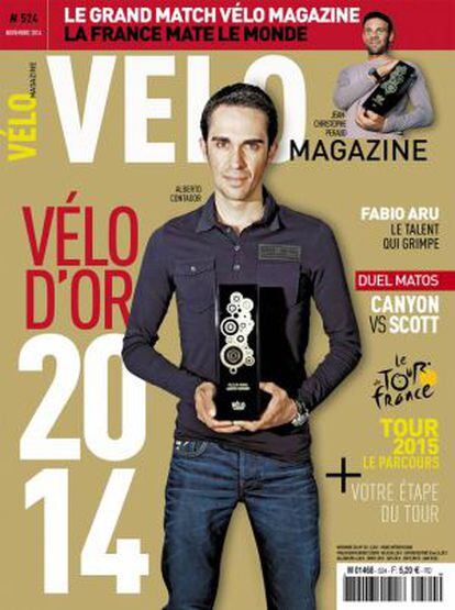Alberto Contador posa con el premio de la Bicicleta de Oro, en portada de la revista francesa Vélo Magazine, que salió a la venta este miércoles.