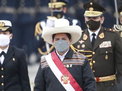 Pedro Castillo, en un desfile militar por las Fiestas Patrias en el Cuartel General del Ejército, en julio de 2021.