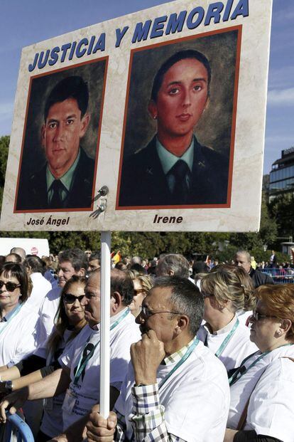 Vista de la concentración que la AVT ha convocado hoy, en la plaza de Colón de Madrid, con motivo de la derogación de la Doctrina Parot y la puesta en libertad de la etarra Inés del Río.