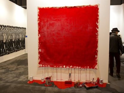 Obra de Jorge Magyaroff y Manuel Calderon, izquierda, en la Galeria El Museo de Colombia. ARCO.