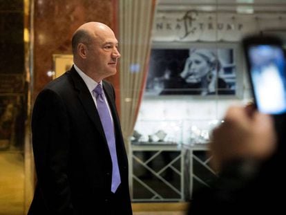 Gary Cohn, n&uacute;mero dos de Goldman Sachs, sale de una reuni&oacute;n en la Torre Trump el martes en Nueva York.