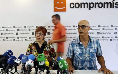 Àgueda Micó, Miquel Real i Julià Àlvaro, de Compromís, a la roda de premsa en què van convidar a continuar la negociació.