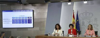 Las ministras de Hacienda María Jesús Montero, la ministra Portavoz Isabel Celaá, y de Economía Nadia Calviño, durante la rueda de prensa celebrada la pasada semana