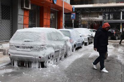 Ola de frío atenaza a Escandinavia; tormentas golpean el sur de Europa