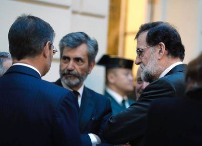 Mariano Rajoy, Rafael Catal&aacute; y el presidente del Tribunal Supremo, Carlos Lesmes, el 21 de noviembre.