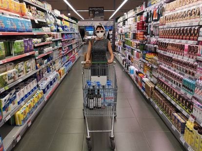 Imagen de la obra 'Audioguía para supermercados en tiempos de pandemia', de la compañía CaboSanRoque, que se estrenará en el festival Temporada Alta de Girona.