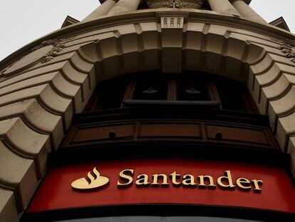 Una oficina de Banco Santander en Madrid. 