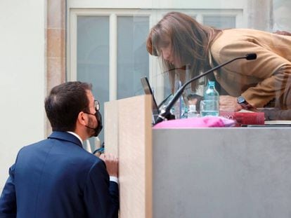 Pere Aragonès i Laura Borràs  en el debat d'investidura del 26 de març.