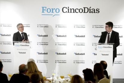 Sebastián Albella, presidente, CNMV y Ricardo de Querol, director, Cinco Días.
