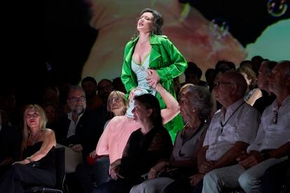 La soprano Julia Fuchs y el contratenor David Hansen en pleno cunilingus, durante el primer acto de ‘L’Incoronazione di Poppea’.