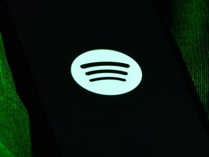 Logotipo de Spotify en un teléfono