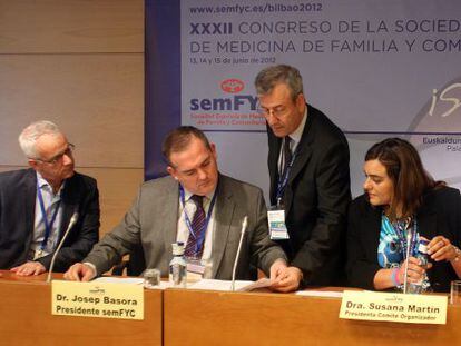 Desde la izquierda, los doctores Rafael Rotaeche, Josep Basora, Rafael Gracia y Susana Mart&iacute;n.