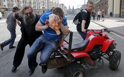 Agressió a un assistent a una marxa gai a Moscou.