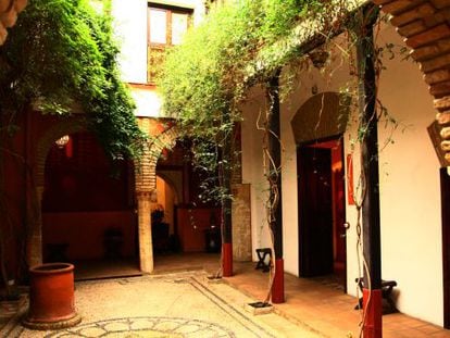 La Casa de Sefarad está enclavada en el mismo corazón de la Judería de Córdoba.