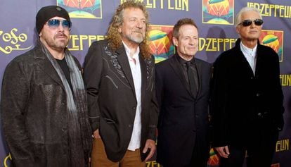 Robert Plant, segundo por la izquierda, junto al resto de Led Zeppelin en 2012.