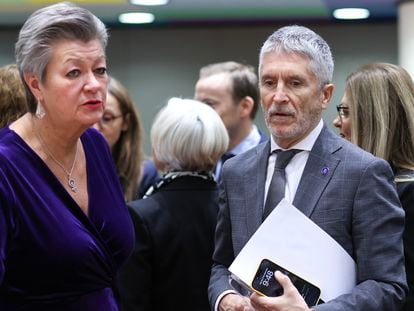 La comisaria europea de Interior, Ylva Johansson, y el ministro español de Interior, Fernando Grande-Marlaska, el pasado 5 de diciembre en Bruselas.