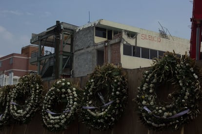 Trabajos de demolición del colegio Enrique Rébsamen, en la delegación Tlalpan, que colapsó en el terremoto de 2017.