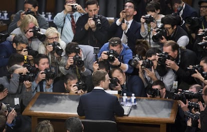 Mark Zuckrberg, 'megacapo' de Facebook, antes de comparecer ante la sesión conjunta de las comisiones de Comercio y Justicia del Senado de EE UU.