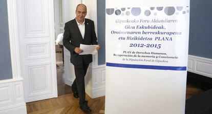 Martín Garitano en junio de 2013 la presentación de su plan de paz en San Sebastián.
