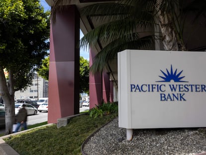 Oficina de Pacific Western Bank en Los Ángeles (California).