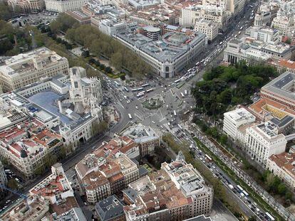 Vista aérea del Ayuntamiento de Madrid y de la plaza de Cibeles.