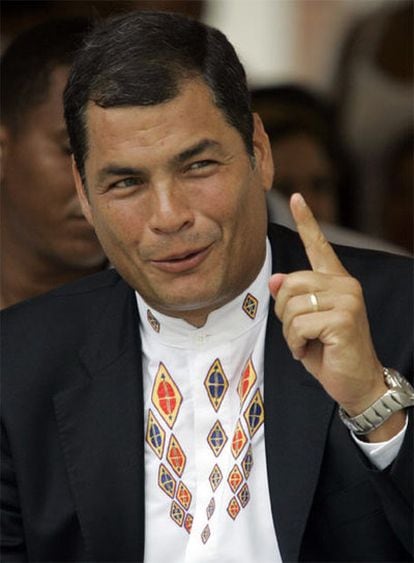 Correa recibe los primeros resultados de los comicios este domingo, en Quito