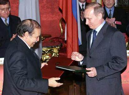 Los presidentes de Argelia y Rusia, Abdelaziz Buteflika y Vladimir Putin, en un encuentro en Moscú.