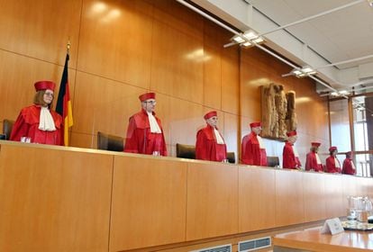 Los magistrados del Constitucional alemán, en Karlsruhe, tras fallar sobre un asunto el pasado mes de abril.