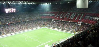 Estadio de San Siro, durante un derbi Milan-Inter.