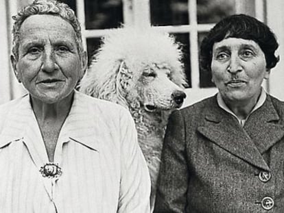 Gertrude Stein, con su pareja, Alice B. Toklas. 