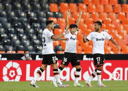 Kang In Lee celebra el gol de la victoria del Valencia, este martes en Mestalla.