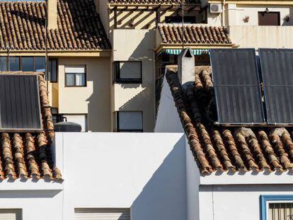 Paneles fotovoltaicos en viviendas.