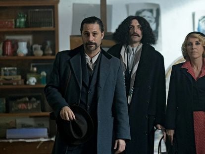 Hugo Silva, Julián Villagrán y Cayetana Guillén Cuervo en la cuarta temporada de 'El Ministerio del Tiempo'.