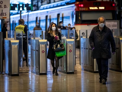 Tren de cercanías en la Estación Norte de Valencia.