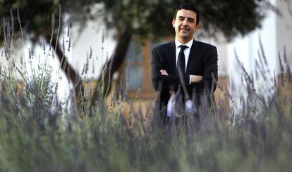 Mario Jiménez, el pasado miércoles, en uno de los patios del Parlamento de Andalucía.