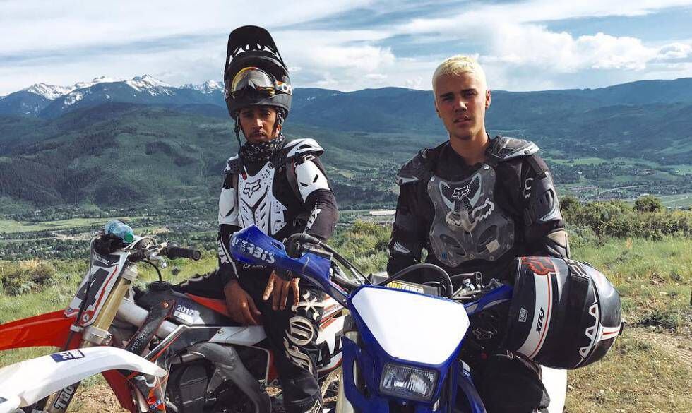 De paseo en moto con Justin Bieber.
