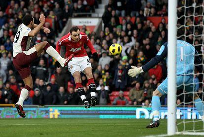 Berbatov marca el primer gol