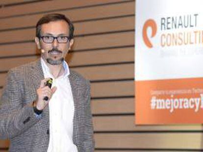 Antonio Fernández, director general de Renault Consulting, durante la conferencia ofrecida esta tarde en Valladolid dentro de la jornada "Mejora tus procesos, mejora tus resultados; casos de éxito en Castilla y León".