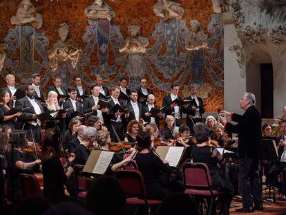 John Eliot Gardiner dirige la 'Misa en si menor' de Bach al Coro Monteverdi y los English Baroque Soloists, en Barcelona.