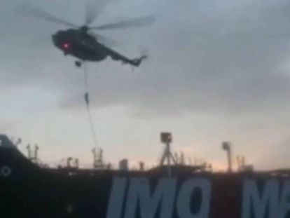 Imagen del vídeo de la Guardia Revolucionaria de Irán en el momento en que fue capturado el buque de bandera británica 'Stena Impero'.