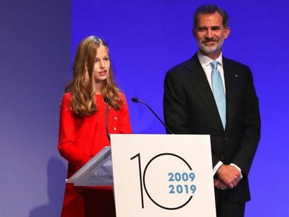 Leonor de Borbón, el lunes con su padre el Rey, en la entrega de los Premios Princesa de Girona. En vídeo, el primer discurso de la Princesa de Asturias en catalán.