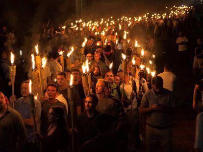 Marcha de supremacistas el 11 de agosto en Charlottesville.