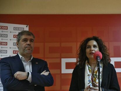  La ministra de Hacienda, Mar&iacute;a Jes&uacute;s Montero, presenta al secretario general de CCOO, Unai Sordo, el proyecto de Presupuestos Generales del Estado (PGE) para 2019