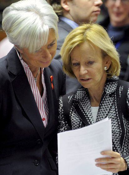 La ministra francesa de Finanzas, Christine Lagarde (izquierda), y Elena Salgado, en el Ecofin.