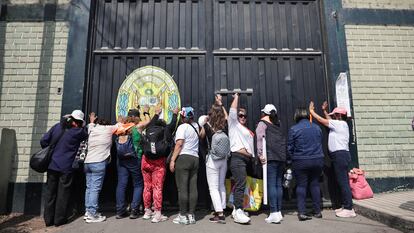 Seguidores de Alberto Fujimori se reúnen esta semana en el penal de Barbadillo (Lima).