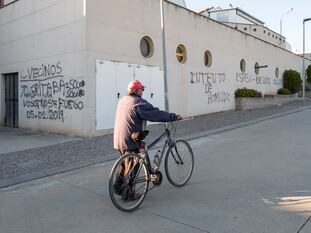 Las pintadas que 'El Cuqui' hizo en Bellcaire d'Urgell antes de intentar asesinar a cuatro vecinos.