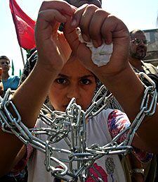 Una niña, en un acto a favor de los presos palestinos, ayer en Gaza.