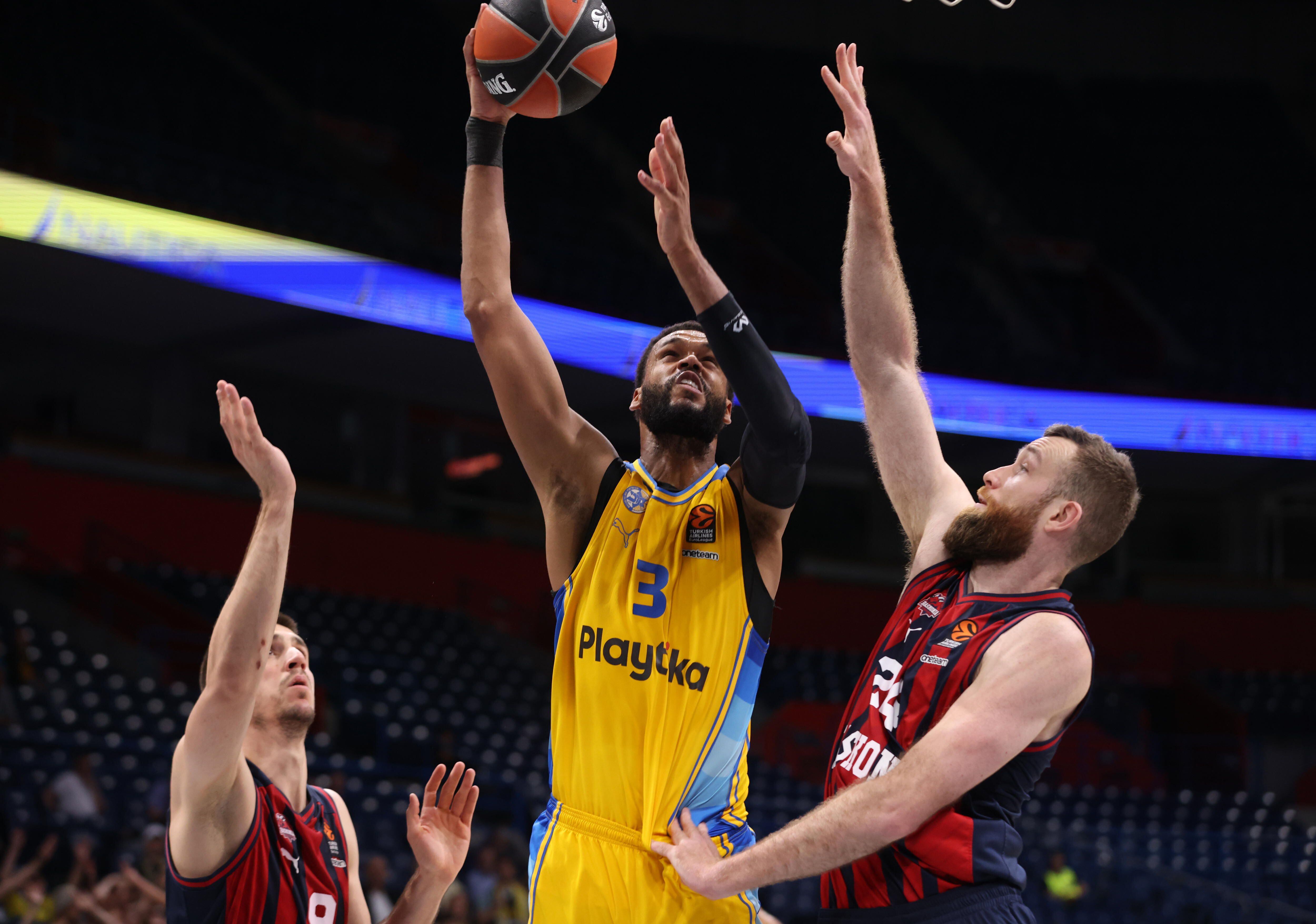 El Baskonia completa un partido catastrófico ante el Maccabi y buscará el viernes en Vitoria el pase a los playoffs de la Euroliga