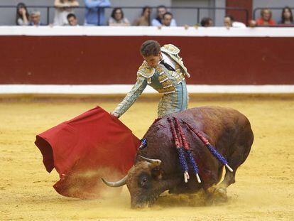 Ginés Marín, ante el tercero de la tarde, blando como toda la corrida.